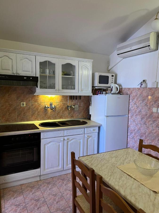 Apartman Gorana With Swimming Pool Jelsa  Exterior foto